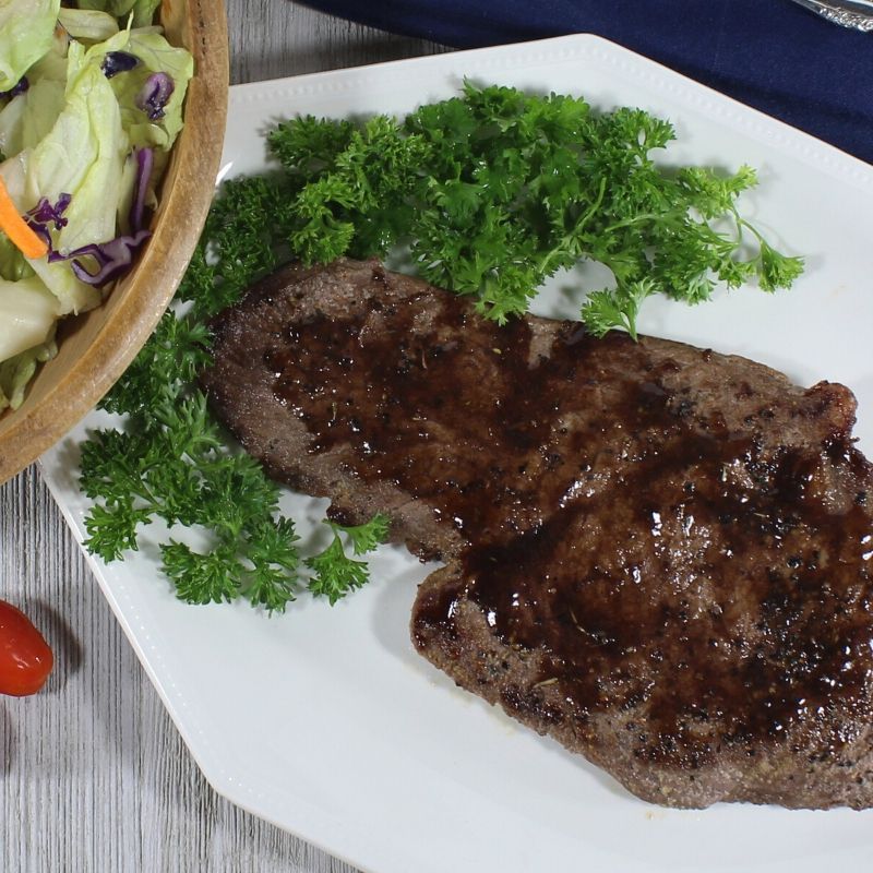 Delicious Sirloin Tip steak smothered in a wine sauce is out of this world. Every bite is juicy, full of flavor and leaves a lasting impression. #steak #dinner #easy #redwinesauce #sauce #delicious #breagettingfit