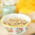 DIY Oatmeal Mask with Honey To Soothe Dry Skin