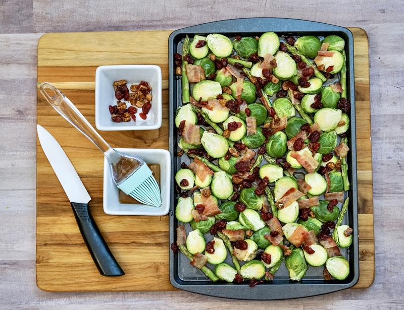 ROASTED BRUSSELS SPROUTS & ASPARAGUS WITH BACON & PECANS - These Roasted Brussels Sprouts & Asparagus with Bacon & Pecans is the perfect potluck side dish! It goes with most of your meals and tastes amazing.  #side #brusselsprouts #easy #dinner #holiday #breagettingfit